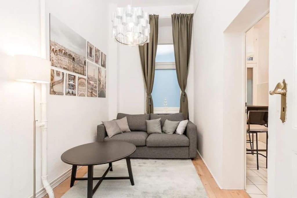 Newly Furnished For Up To 6 People Appartamento *